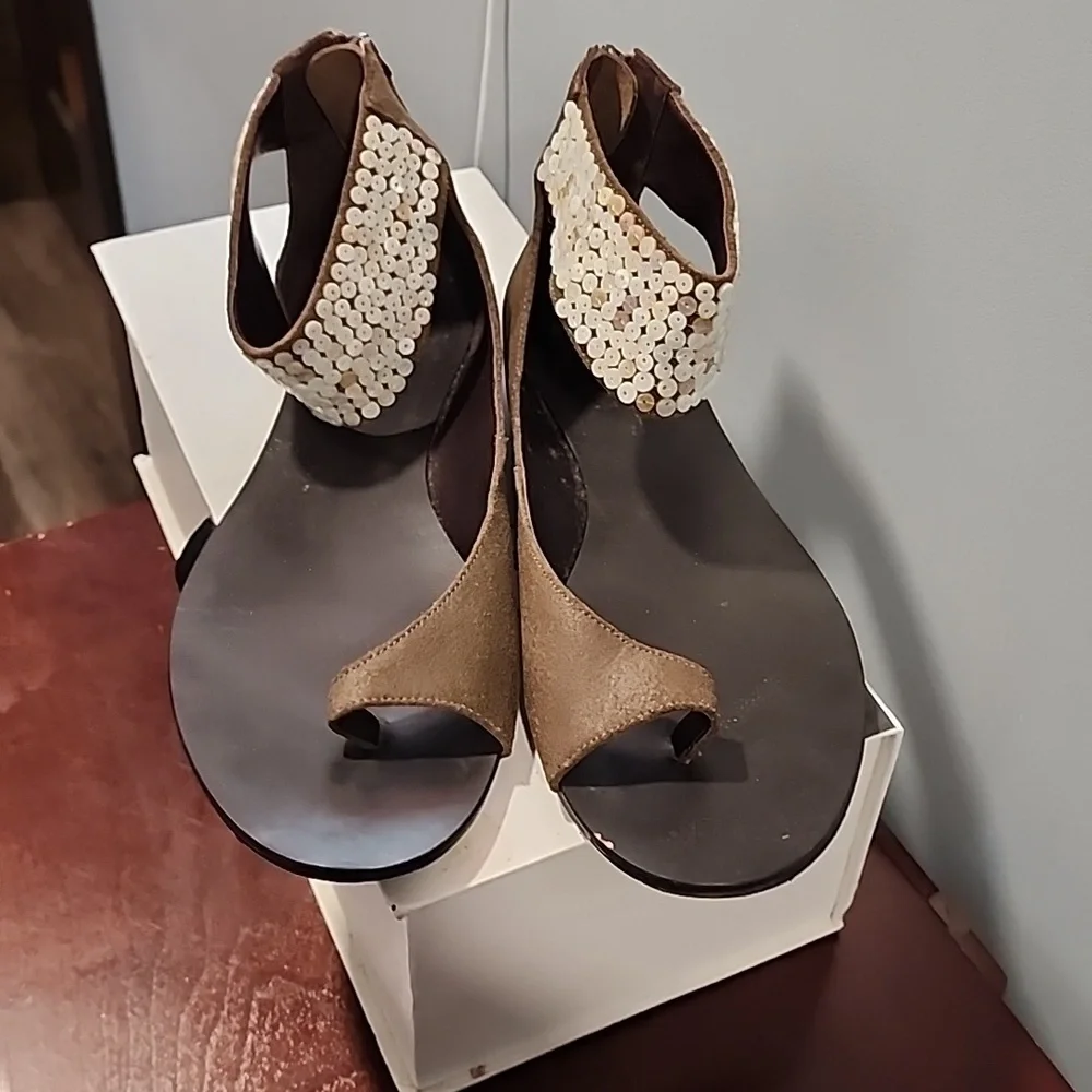 Elizabeth and James sandals size 8 brownish gray with amazing details - Picture 4 of 8